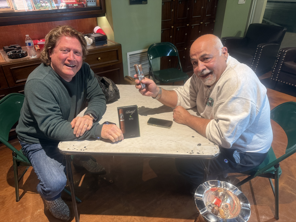 Winners Lambo Mike and Mike B. with Davidoff prize